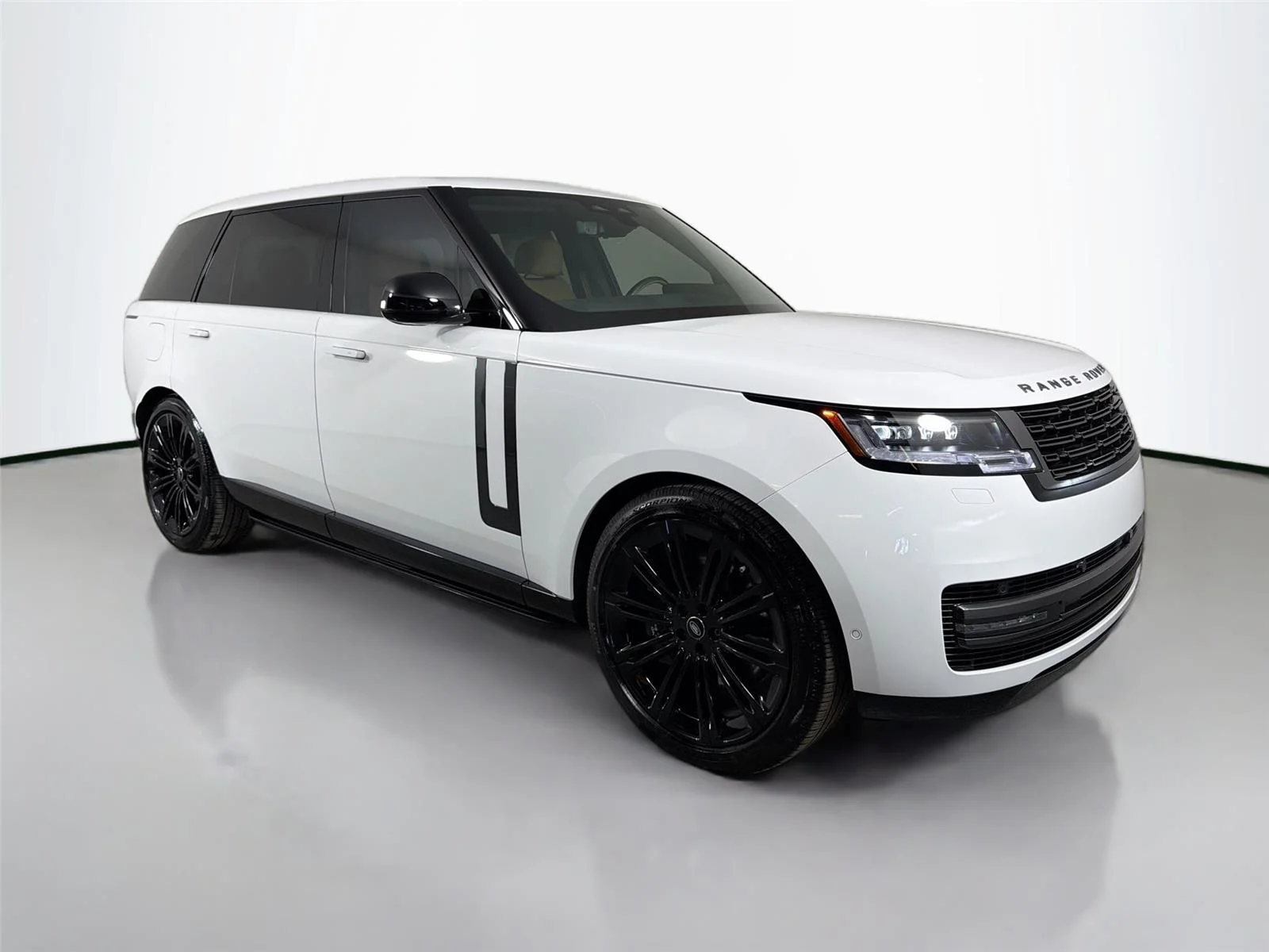 2025 Land Rover Range Rover SE - Photo 3