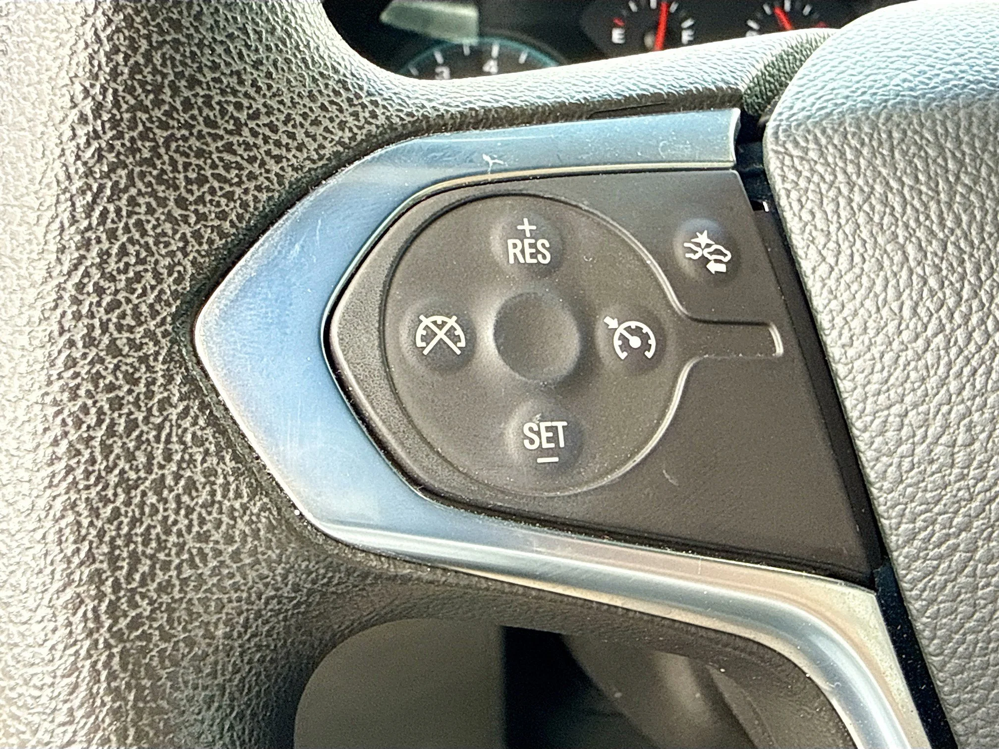 Used 2022 Summit White Chevrolet LS image 35