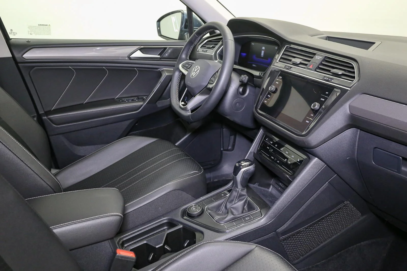 Used 2022 Platinum Gray Metallic Volkswagen SE image 21
