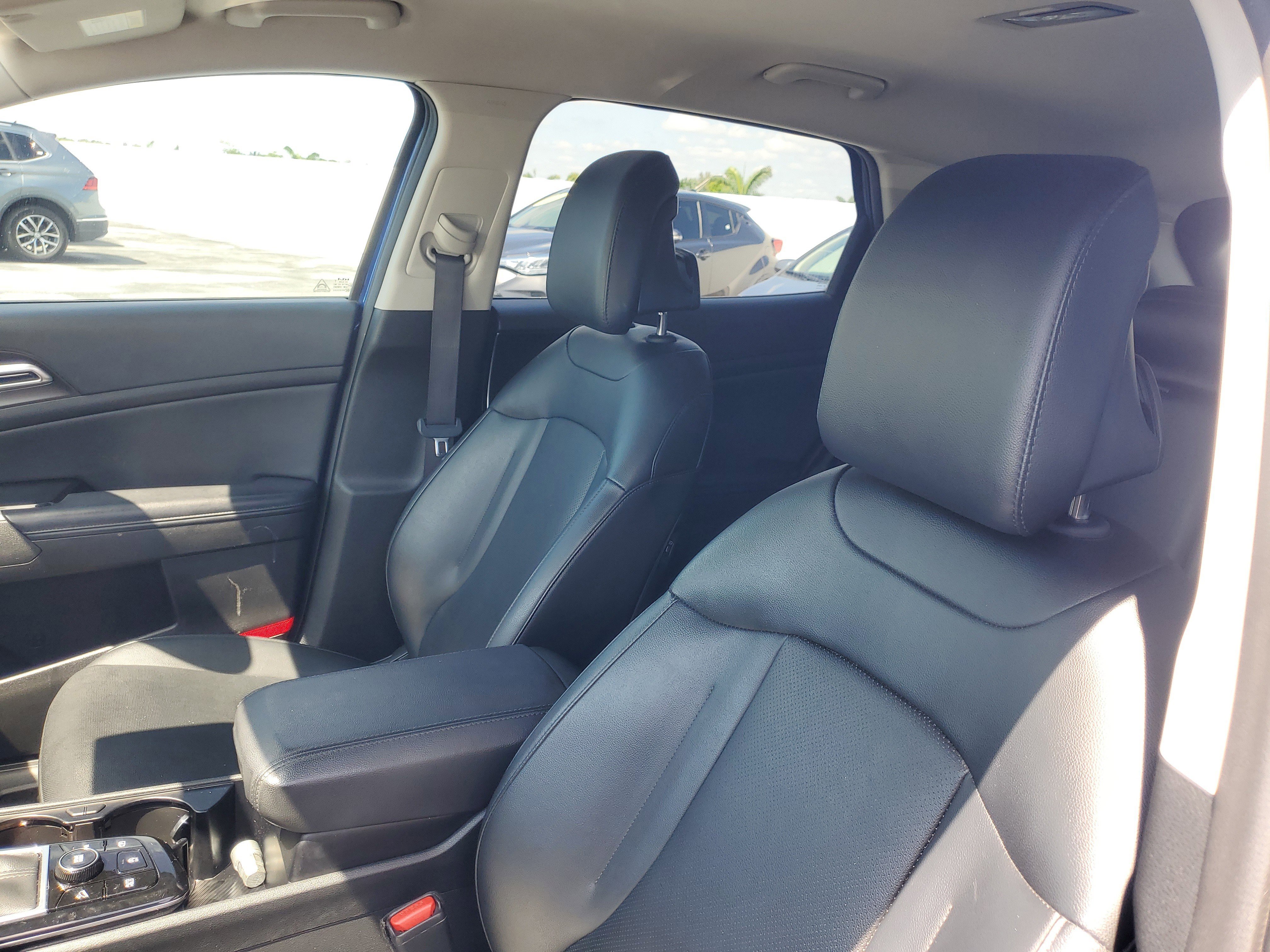 Used 2024 Sapphire Blue Kia EX image 16