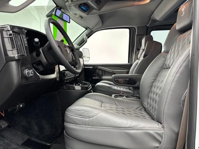 New 2026 Summit White GMC Work Van image 19