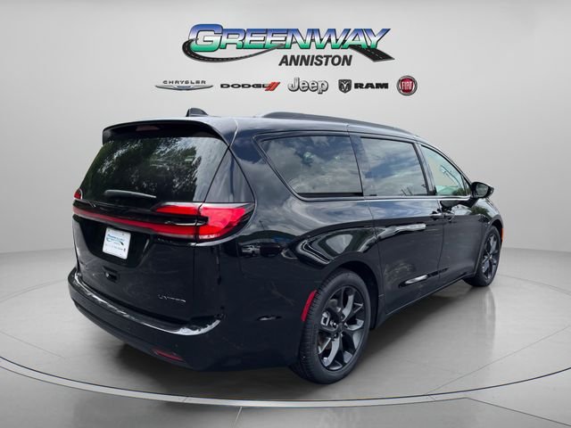 New 2027 Diamond Black Crystal Pearl-Coat Exterior Paint Chrysler Limited image 7