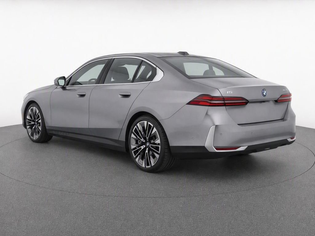 Certified Used 2026 Oxide Grey Met BMW xDrive40 image 3