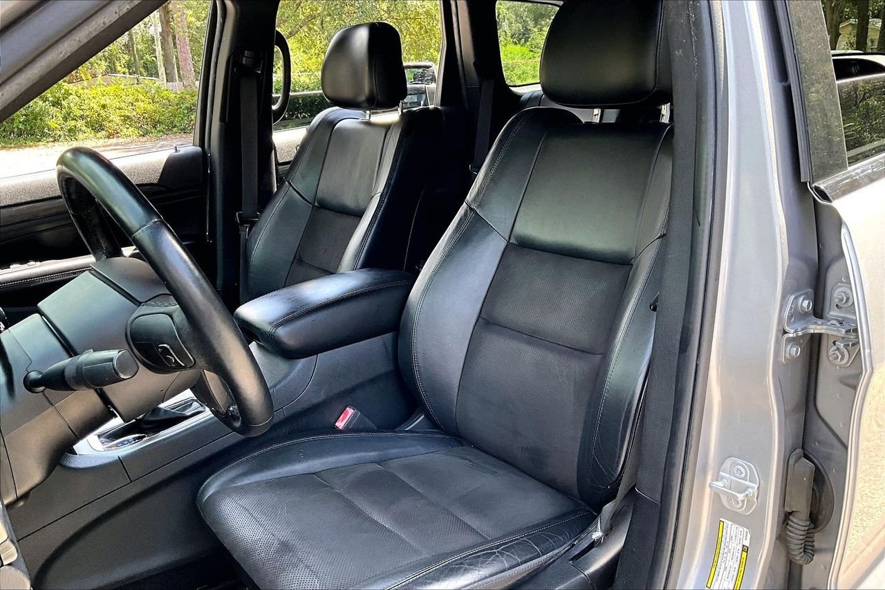 Used 2019 Silver Jeep Altitude image 18