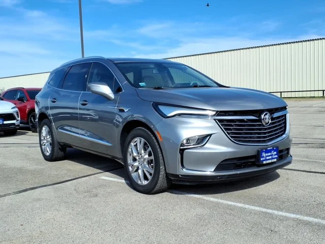 2024 Buick Enclave Essence's photo