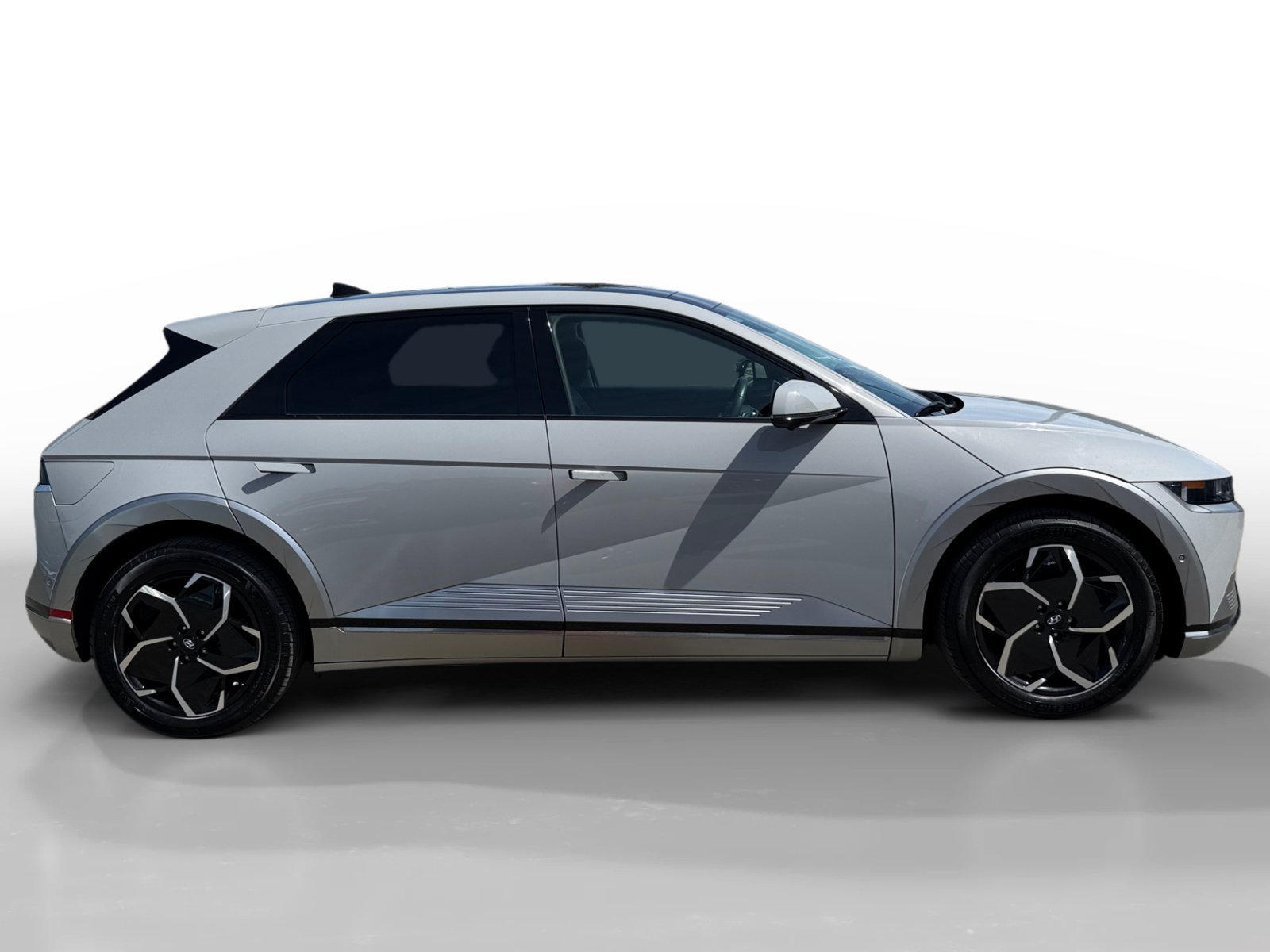 Used 2024 Cyber Gray Hyundai Limited image 6