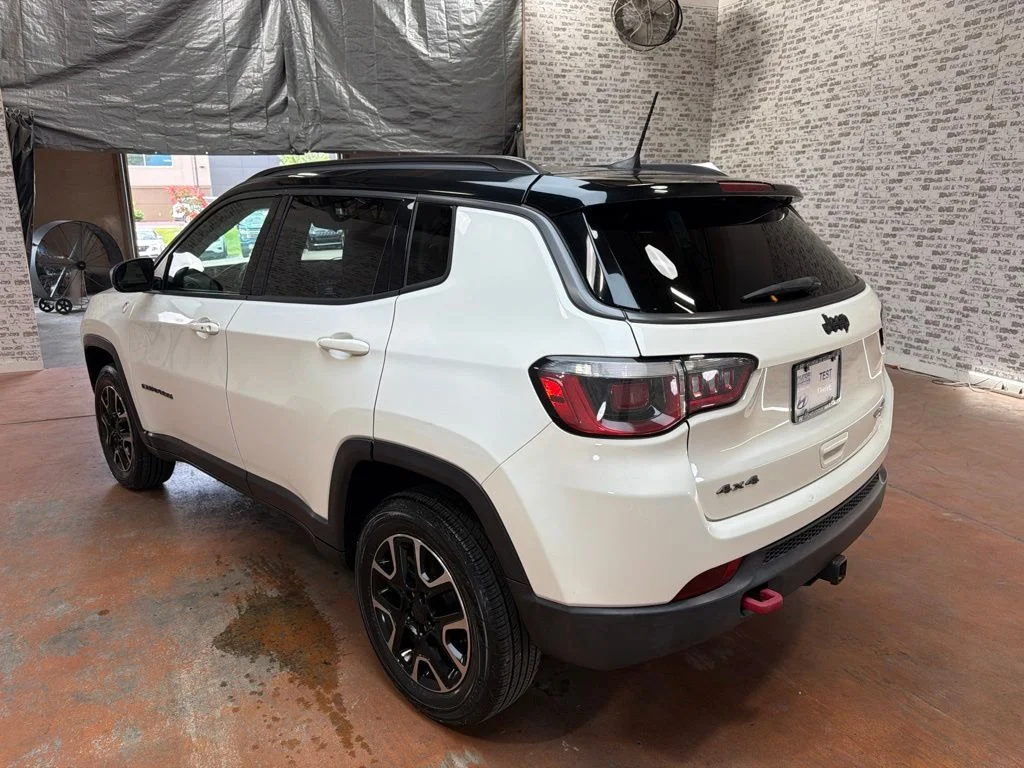 Used 2019 White Clearcoat Jeep Trailhawk image 5