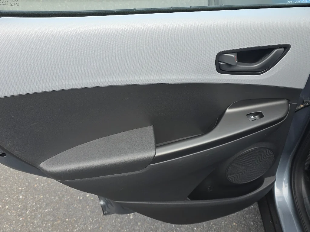 Used 2020 Sonic Silver Hyundai SE image 29