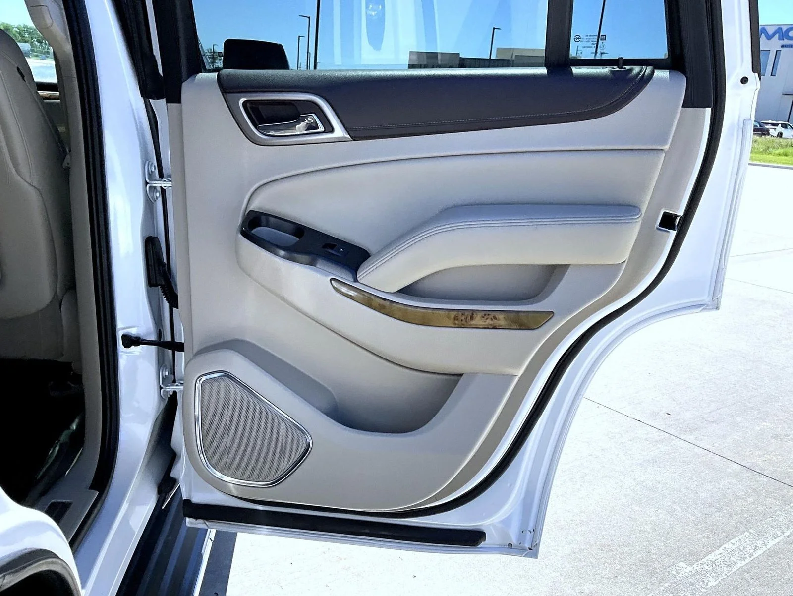 Used 2016 White GMC Denali image 23