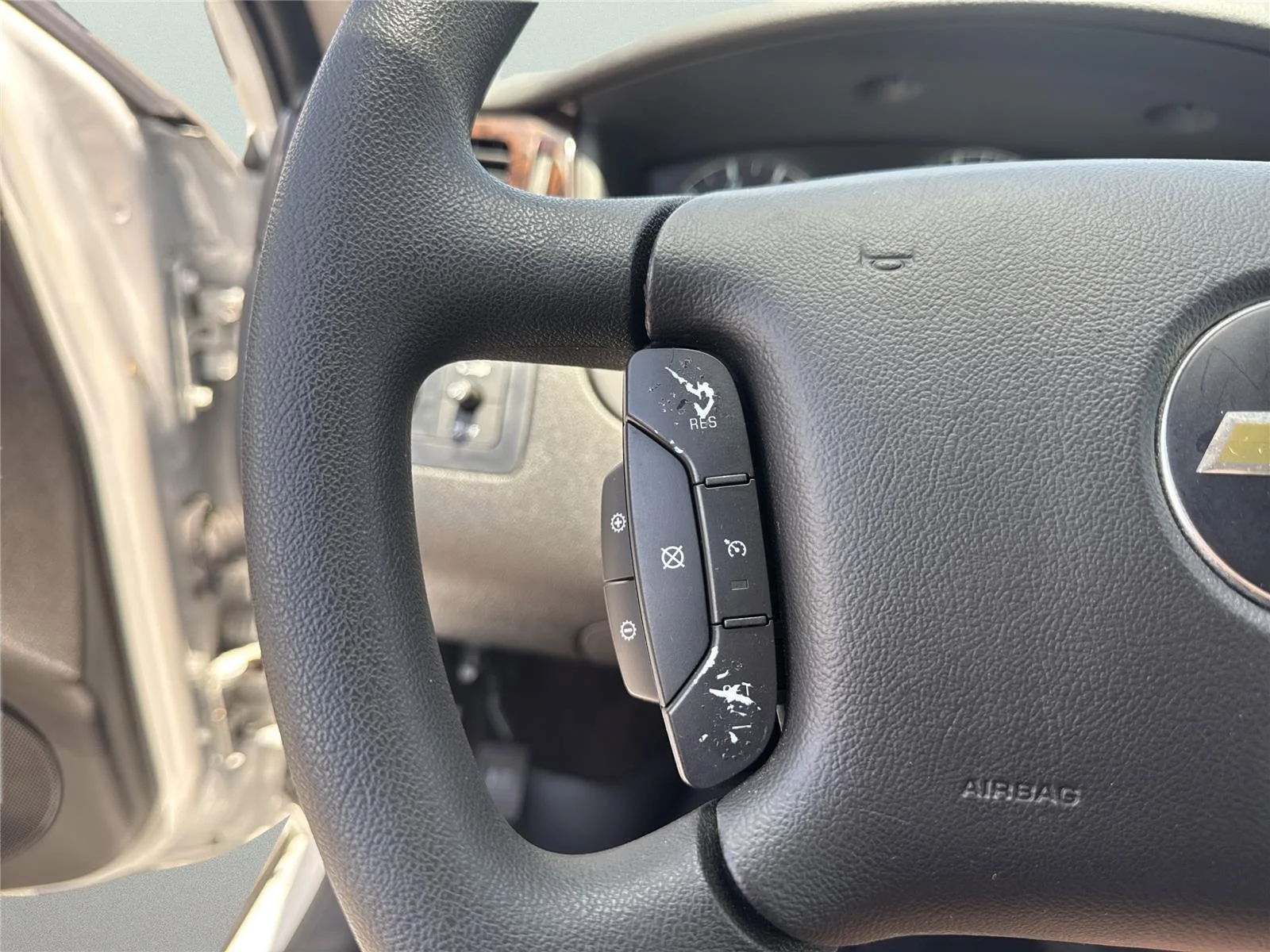 Used 2015 SUMMIT WHITE Chevrolet LT image 21