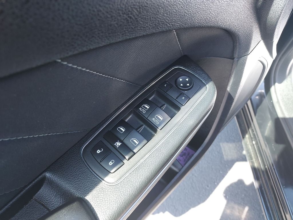 Used 2023 Black Dodge SXT image 11