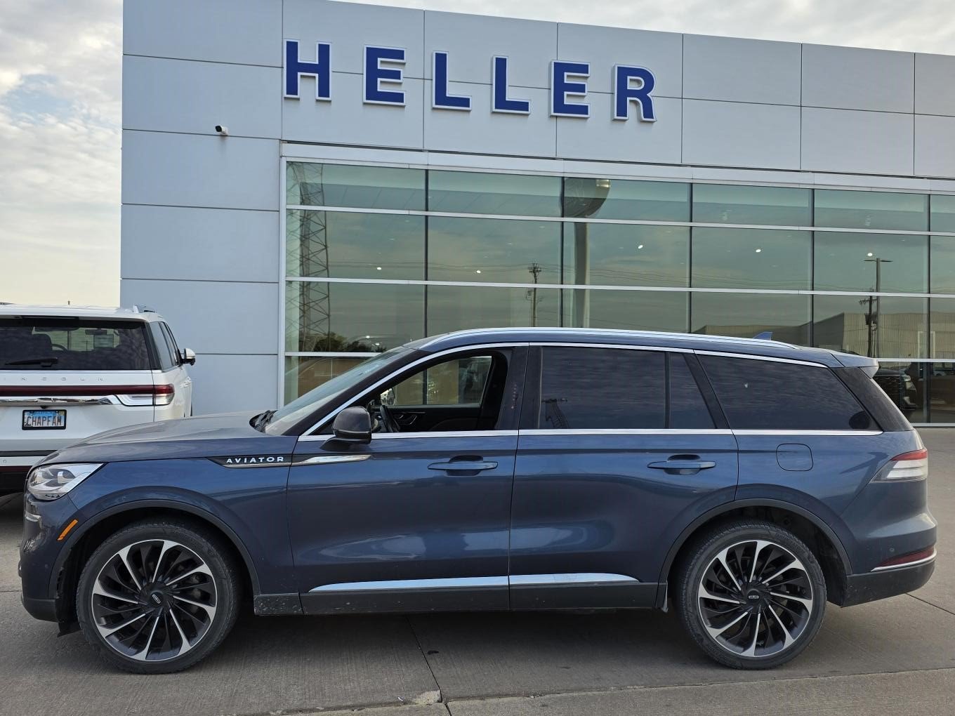 Used 2020 Blue Lincoln Reserve image 3