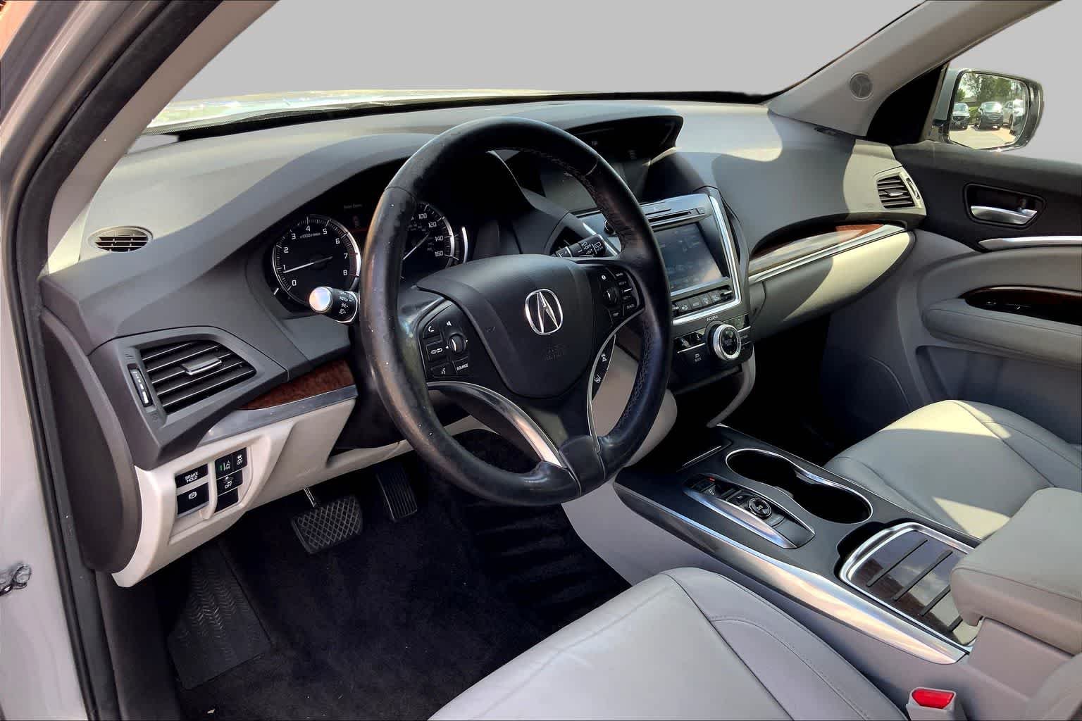 Used 2018 Lunar Silver Metallic Acura  image 17
