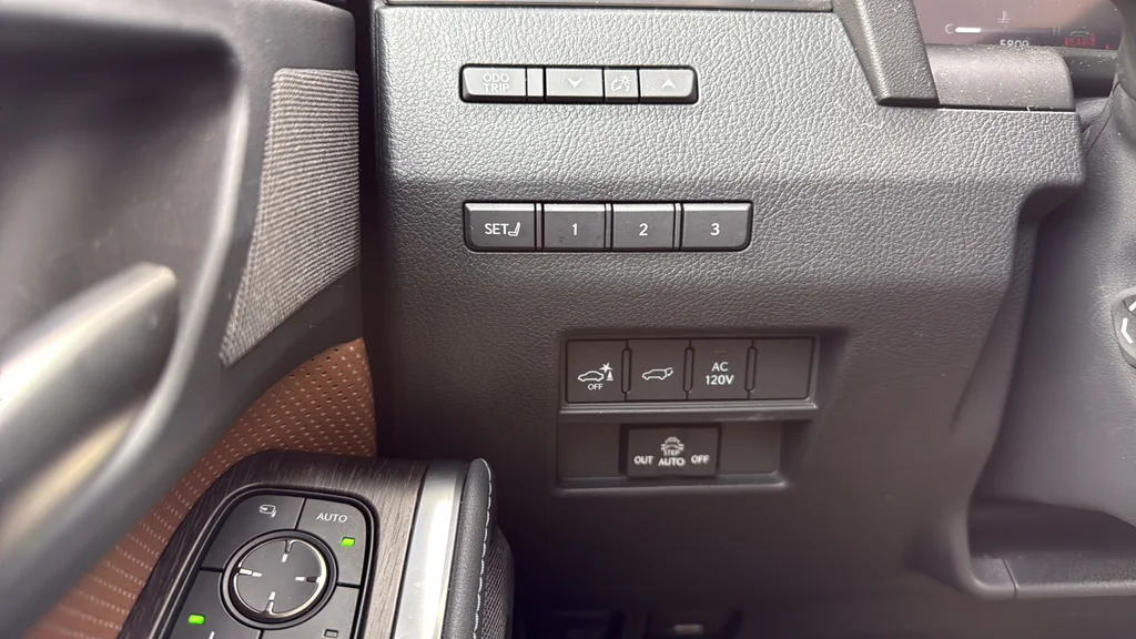Certified Used 2024  Lexus 550 Luxury+ image 24