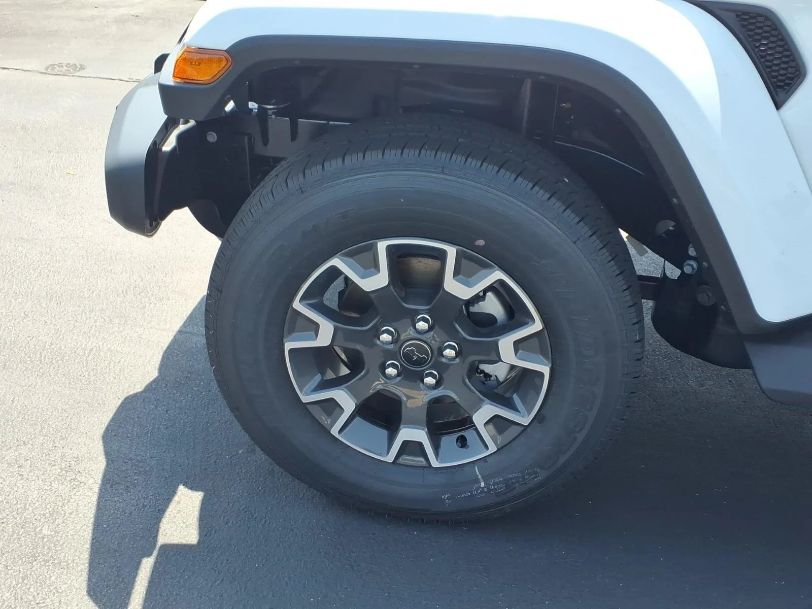 New 2026 Bright White Clear-Coat Exterior Paint Jeep Sahara image 20