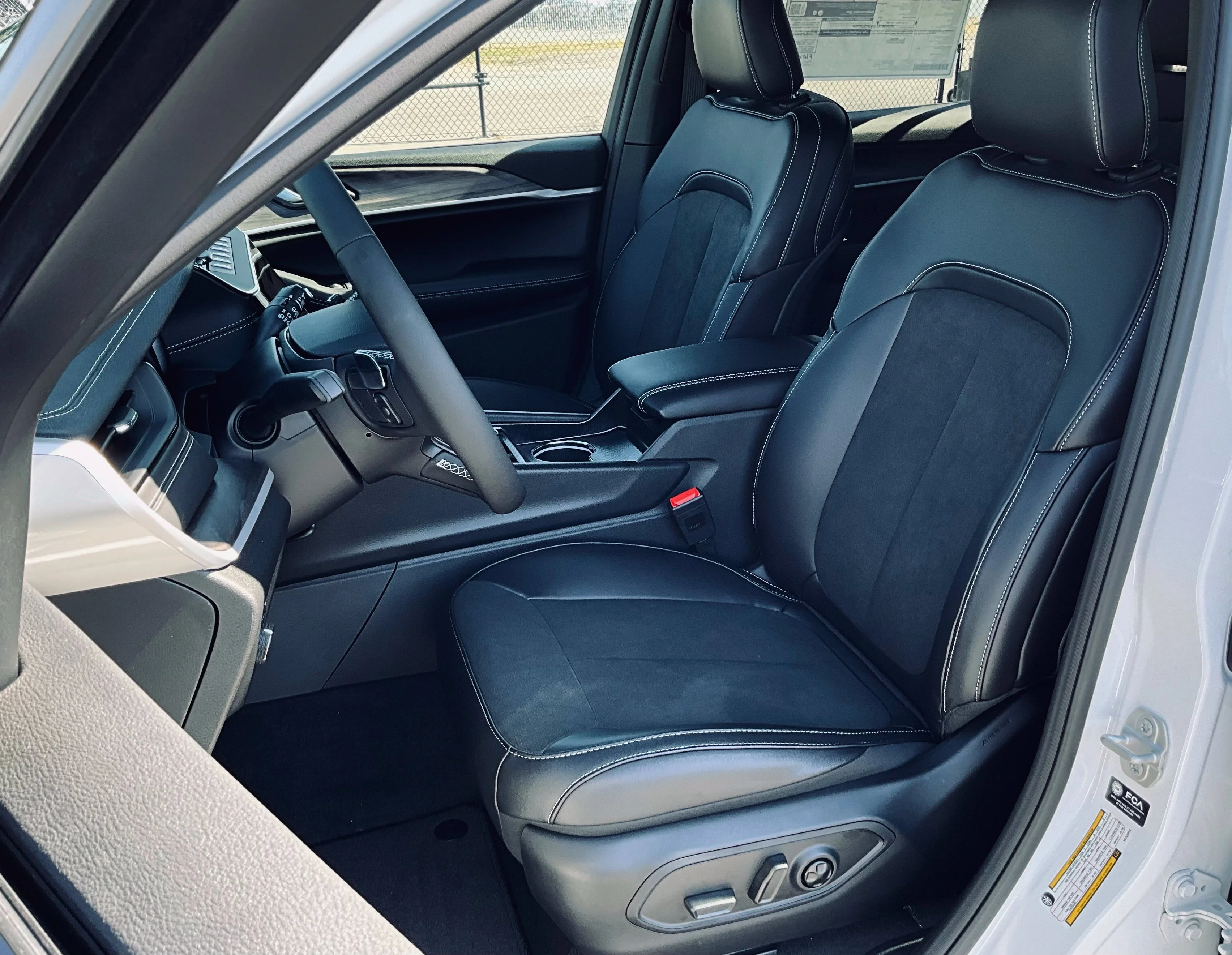 New 2027 White Jeep Laredo Altitude image 9