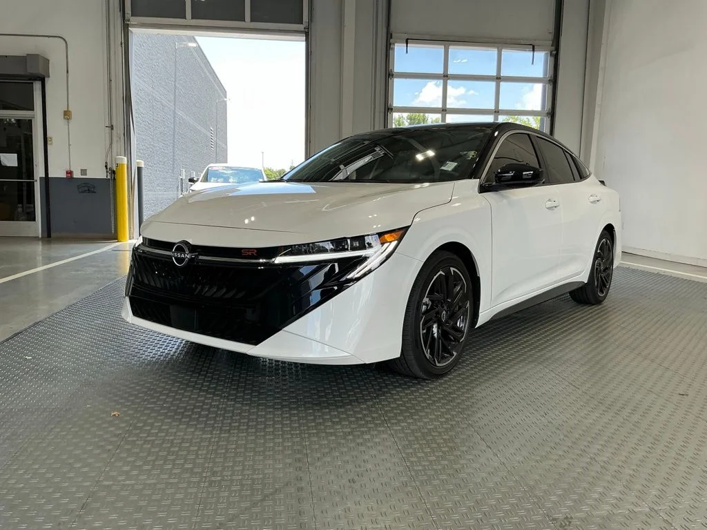 Used 2026 White Nissan SR image 2