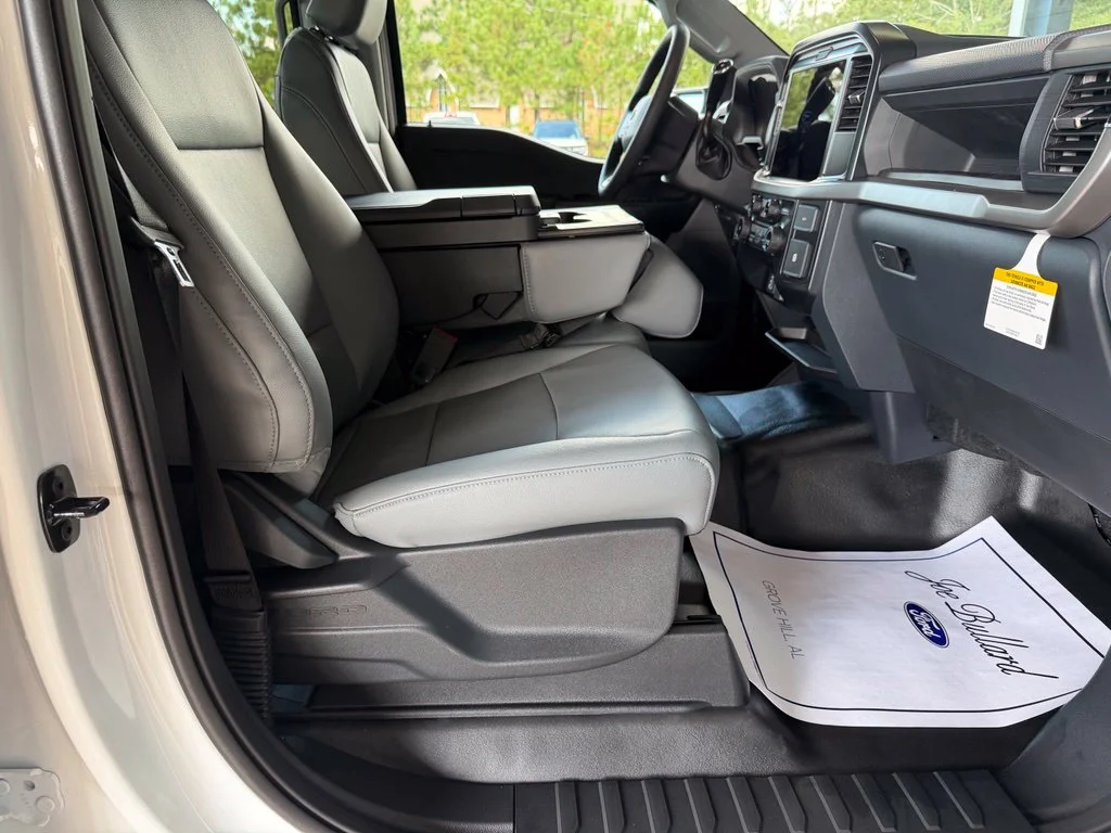 New 2026 Oxford White Ford XL image 7