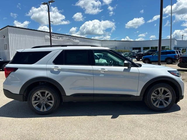 New 2026 Space White Metallic Ford Active image 9