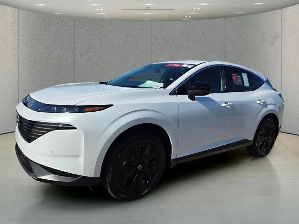 Used 2025 White Pearl Nissan SV image 9