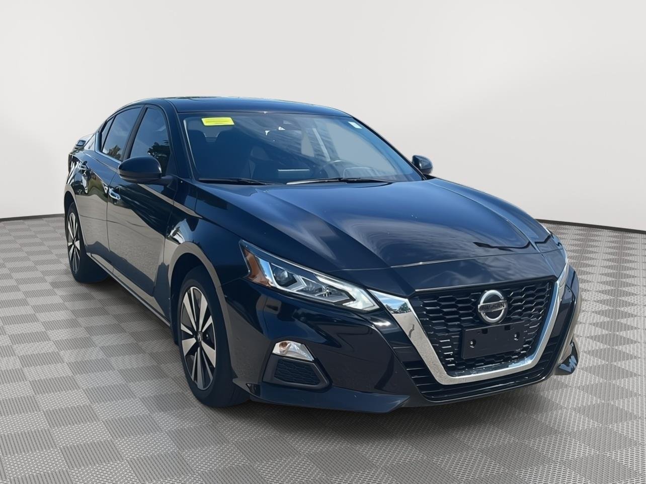 Used 2022 Super Black Nissan 2.5 SV image 4