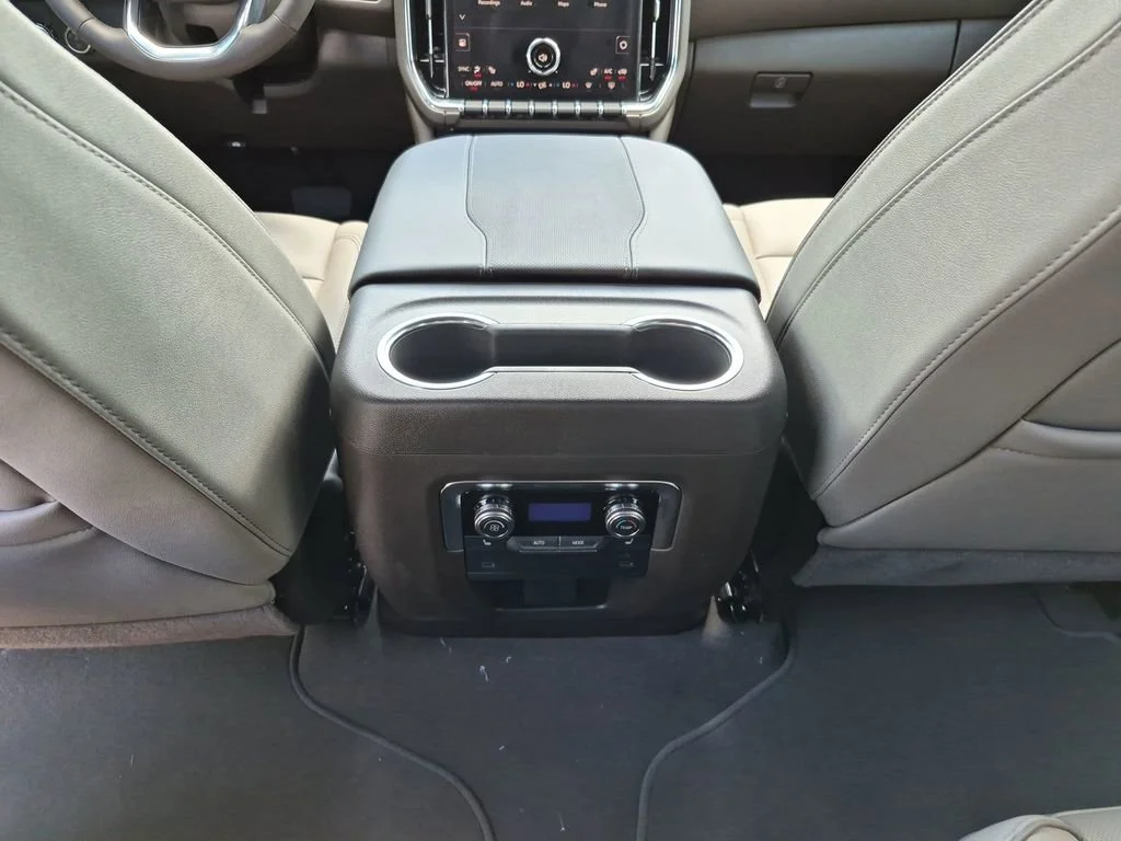 New 2026 Sterling Metallic GMC Elevation image 30