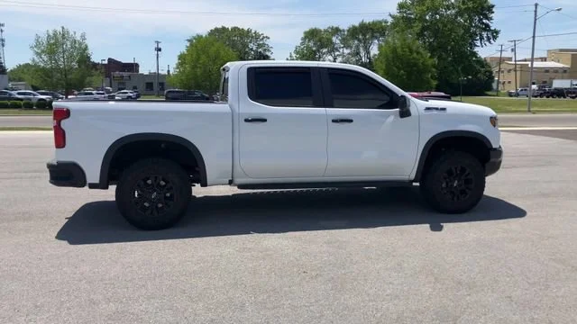 2025 Chevrolet Silverado 1500 ZR2 - Photo 9