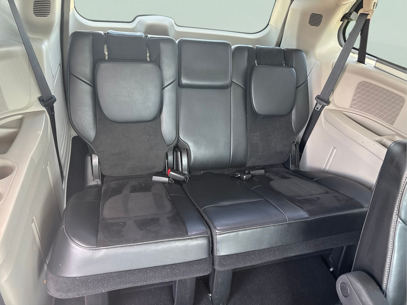 Used 2016 Gray Chrysler Limited image 11