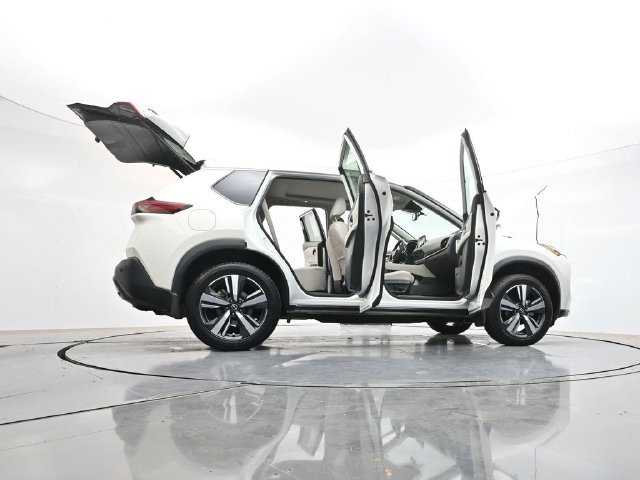 Used 2023 White Nissan SL image 34