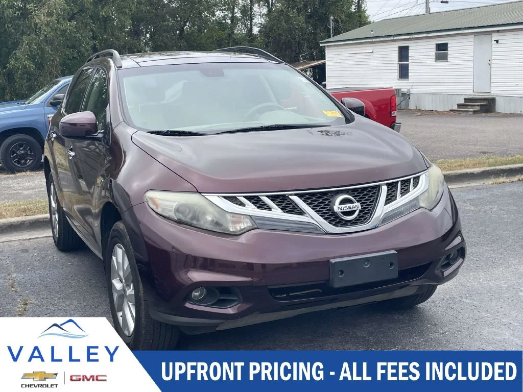 Used 2014 Black Nissan SL image 1