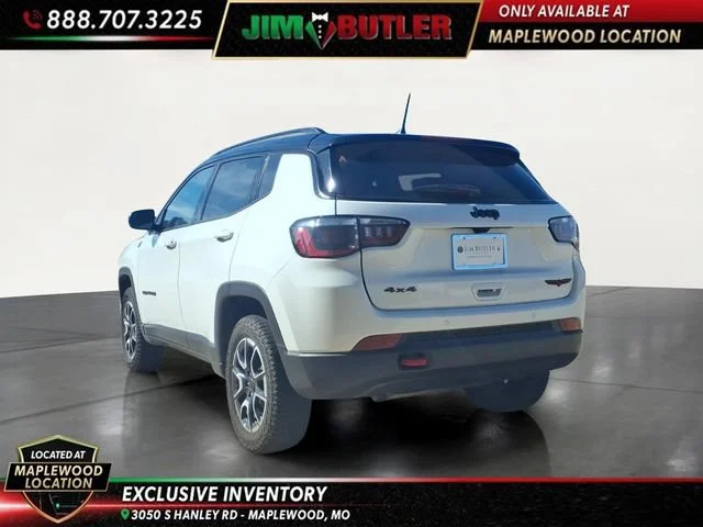 Used 2025  Jeep Trailhawk image 2