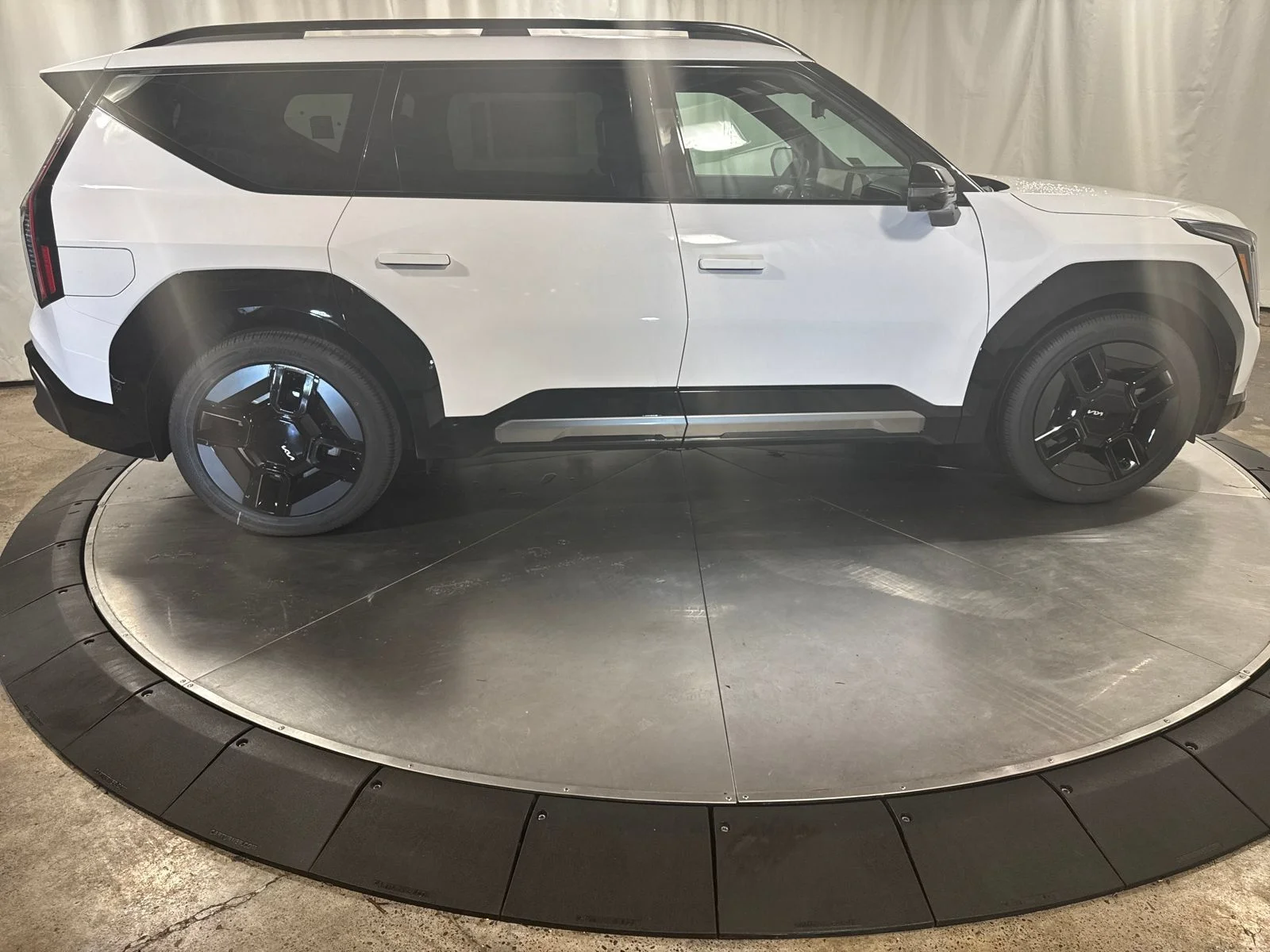 New 2026 Glacial White Pearl Kia GT-Line image 9