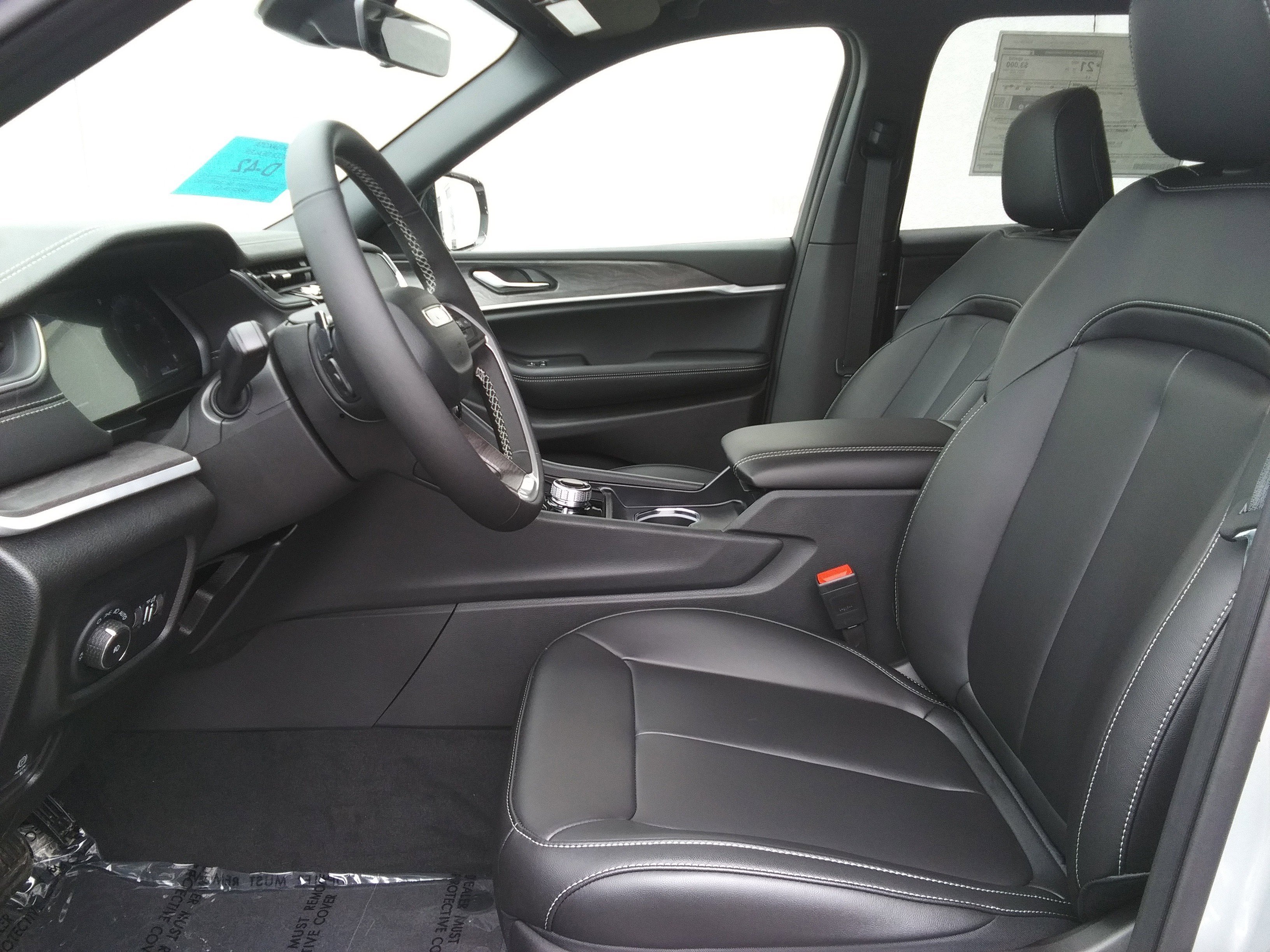 2025 Jeep Grand Cherokee Limited photo 4