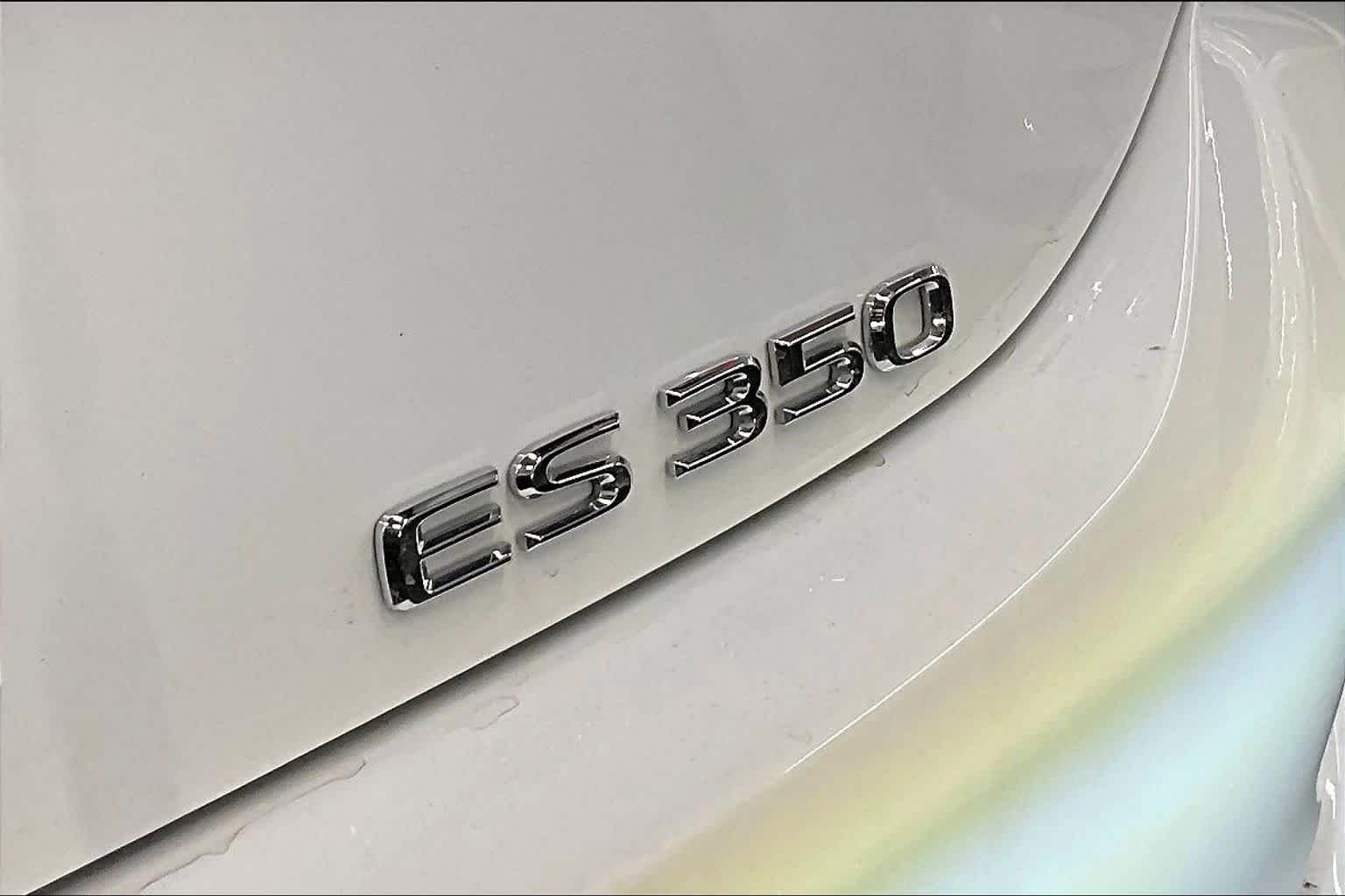 Used 2024 Ultra White Lexus F SPORT Handling image 9