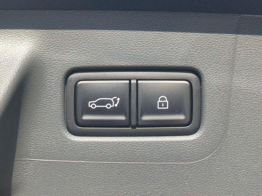 New 2027 Silver Hyundai SEL FWD image 15