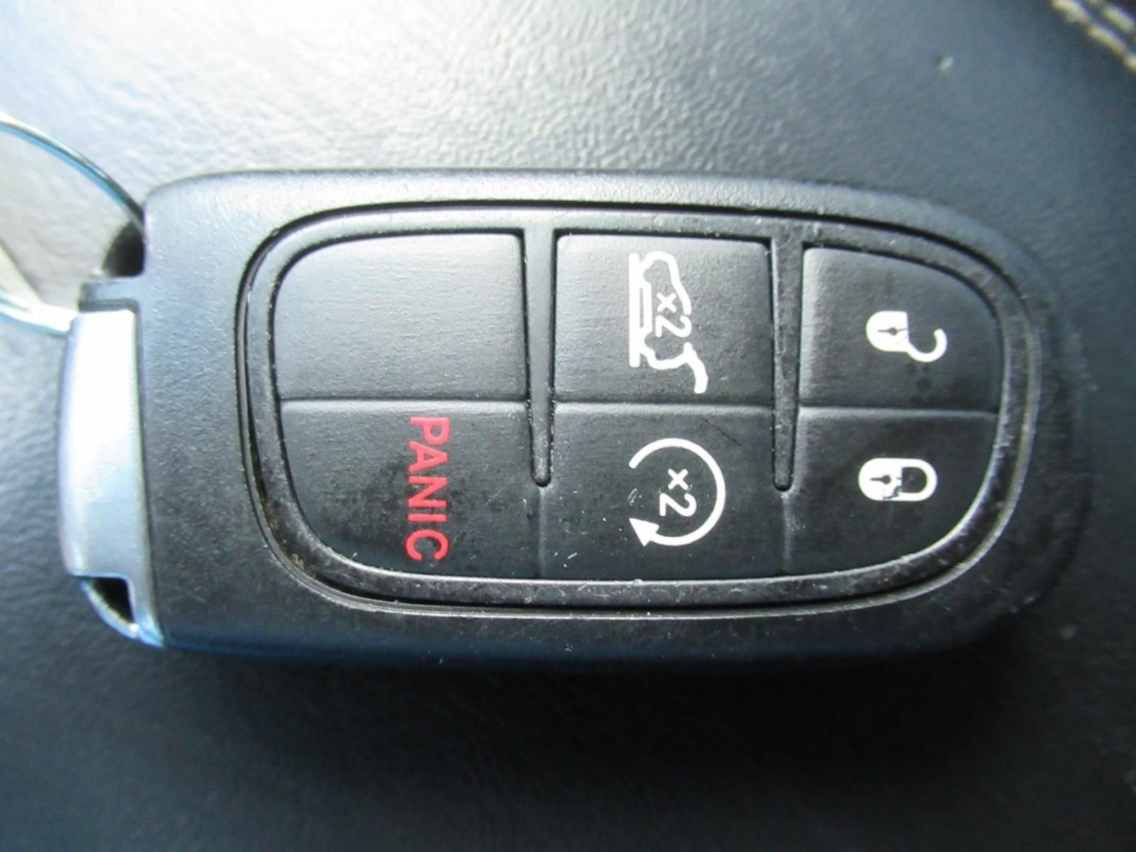 Used 2018 White Jeep Latitude Plus image 33