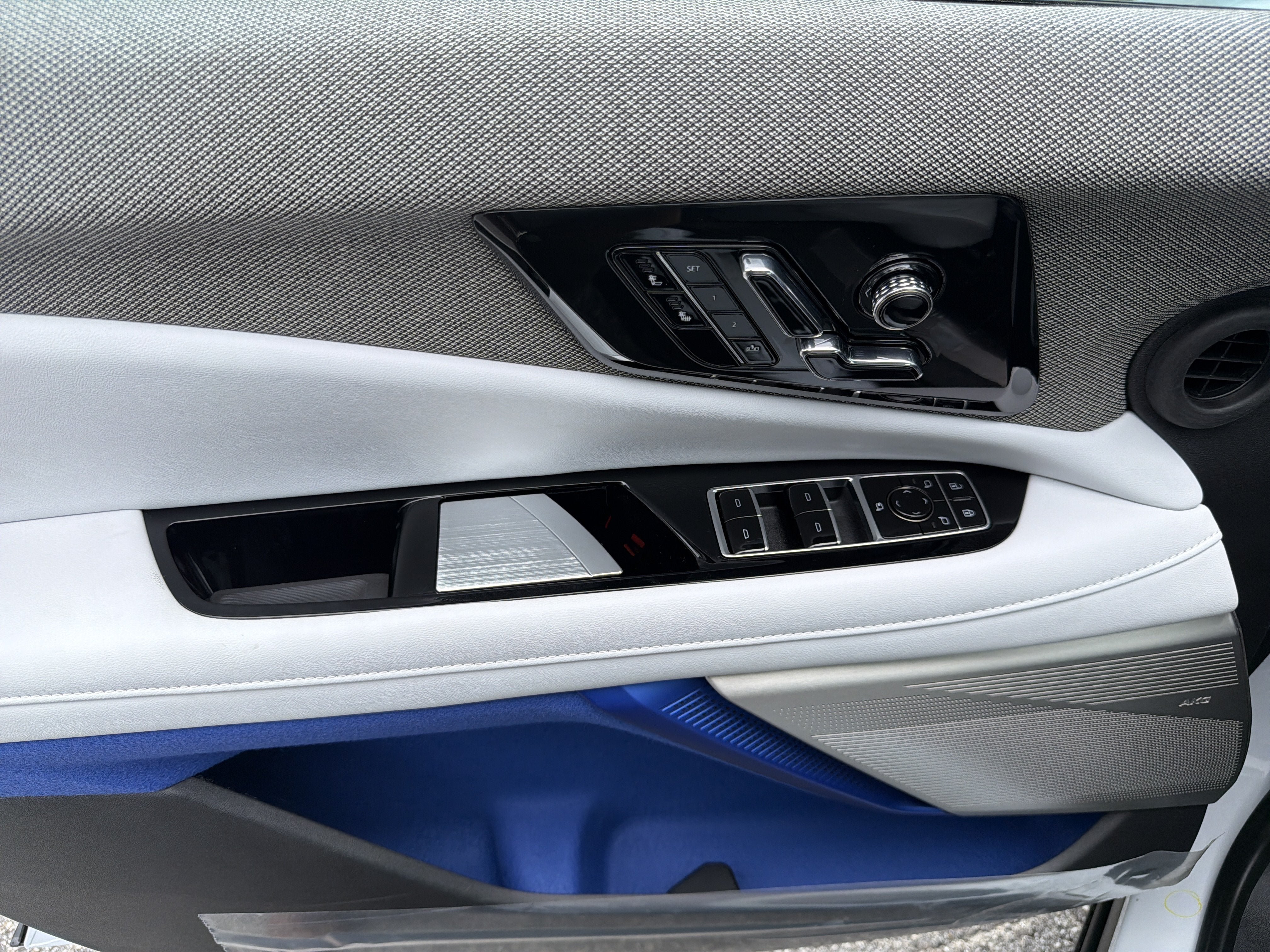 2026 Cadillac OPTIQ Luxury - Photo 64