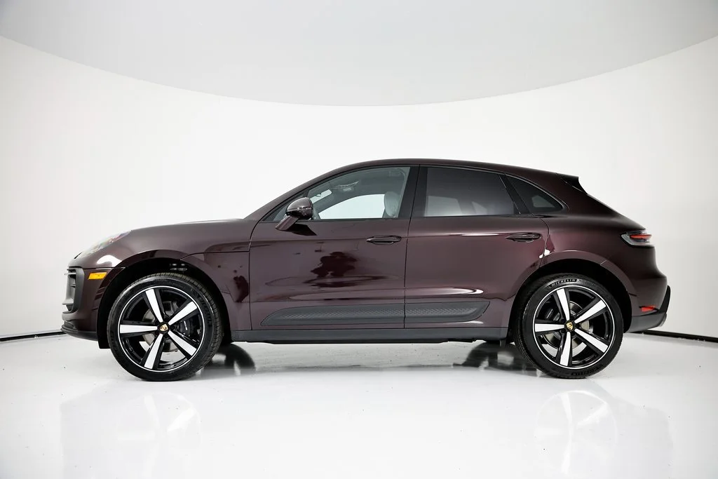2026 Porsche Macan T - Photo 2