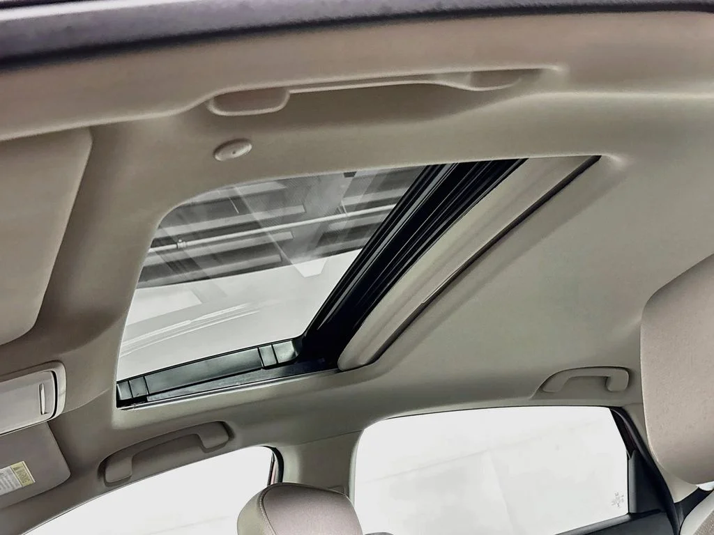 Used 2025 Radiant Red Metallic Honda SE image 18