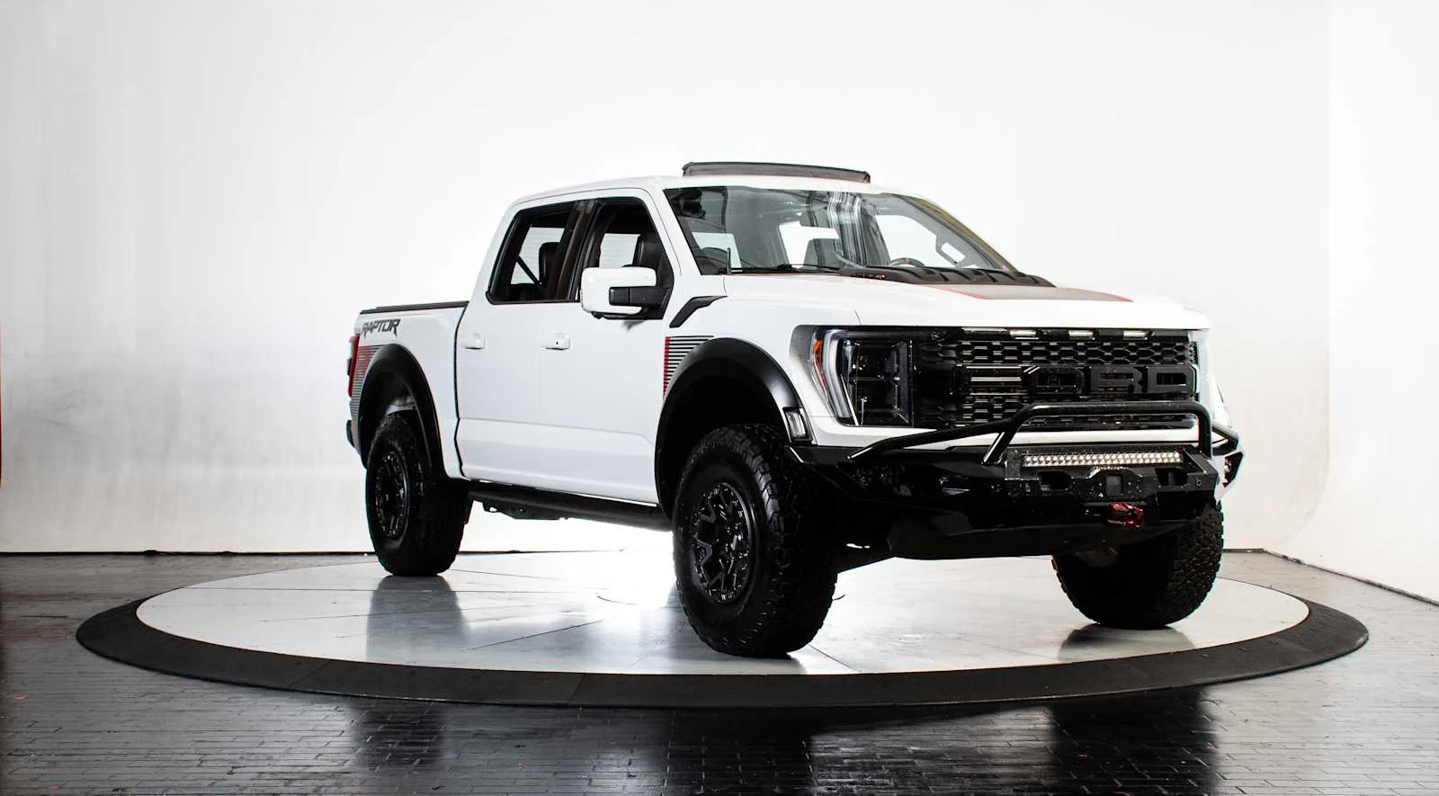 2023 Ford F-150 Raptor - Photo 8