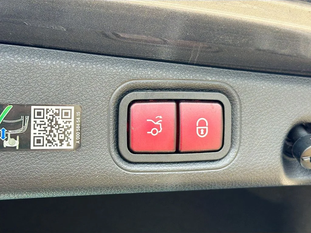 2023 Mercedes-Benz E-Class E350 - Photo 32