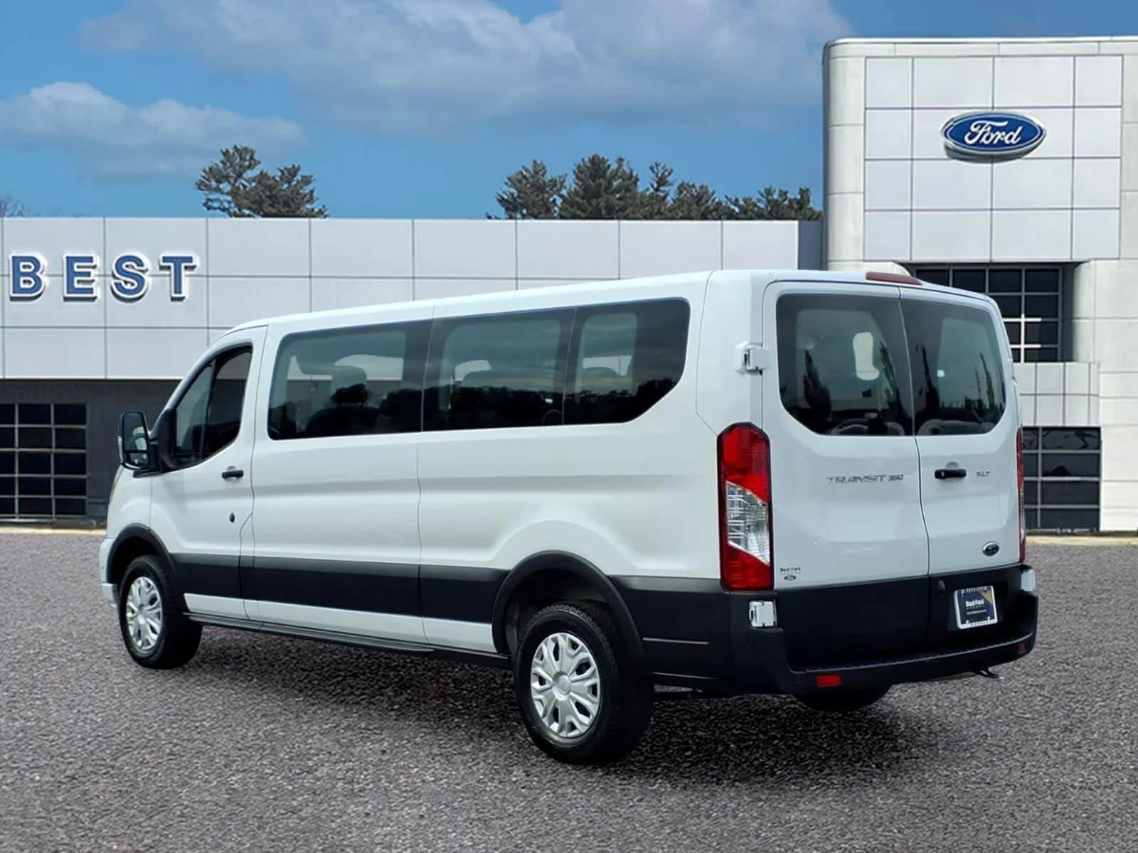 Used 2025 Oxford White Ford XLT image 4