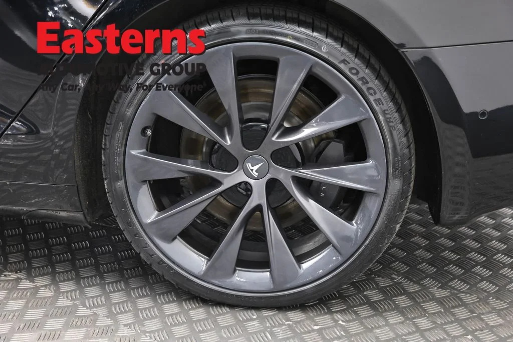 Used 2018 Black Tesla 75D image 30