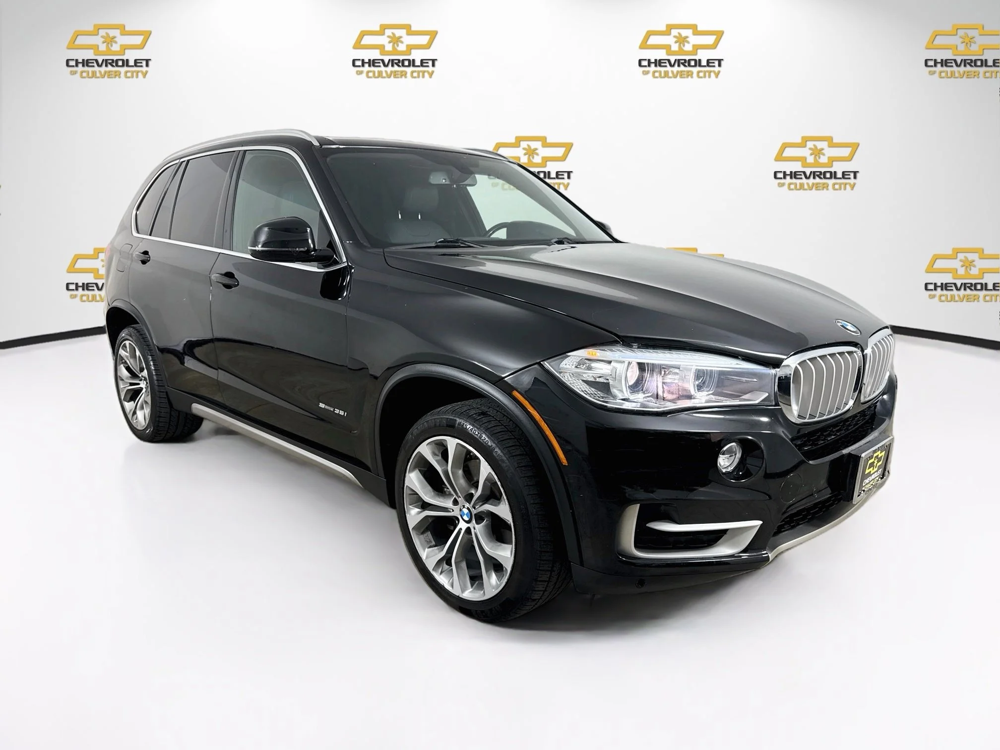 Used 2017  BMW sDrive35i image 1