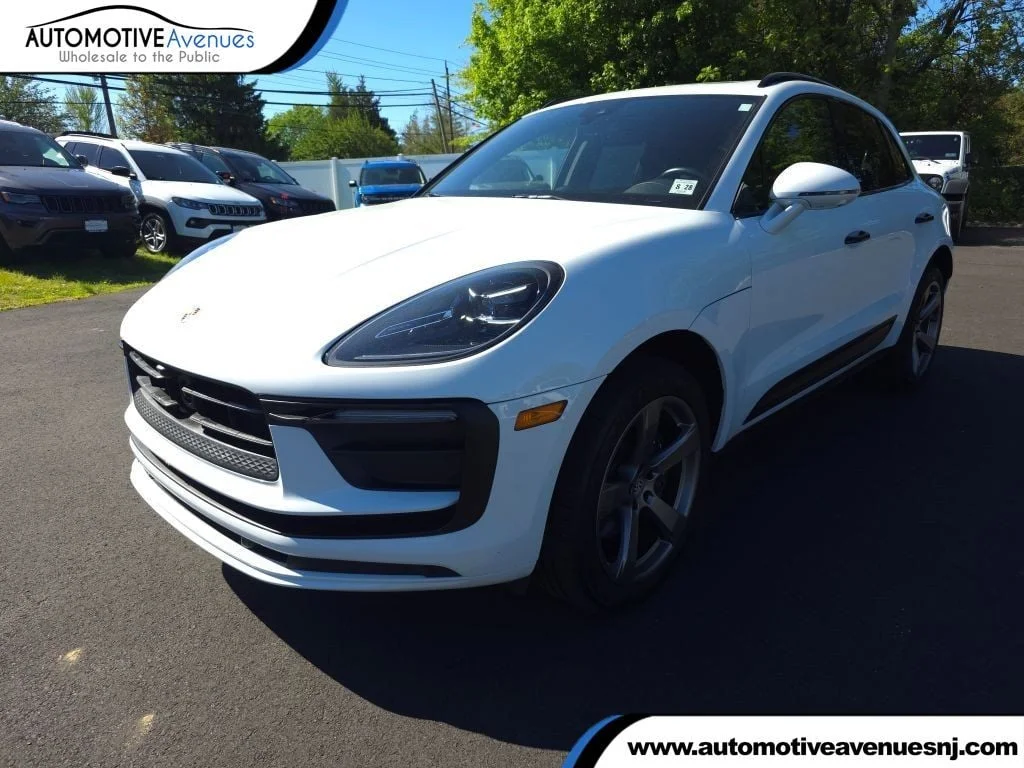 2023 Porsche Macan -'s photo