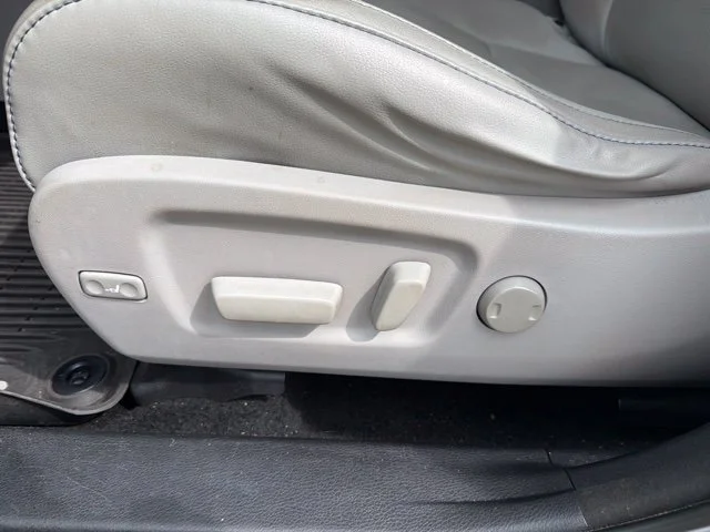 Used 2017 Silver Toyota XLE image 12