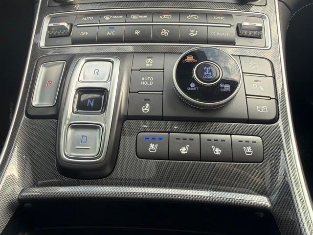 Used 2021 Quartz White Hyundai Limited image 25
