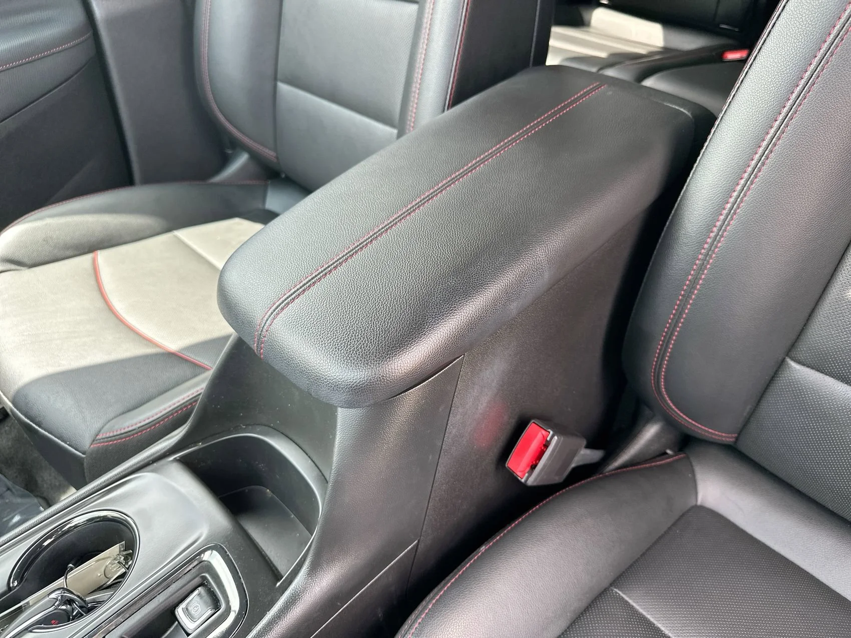 Used 2022 Iridescent Pearl Tricoat Chevrolet RS image 21