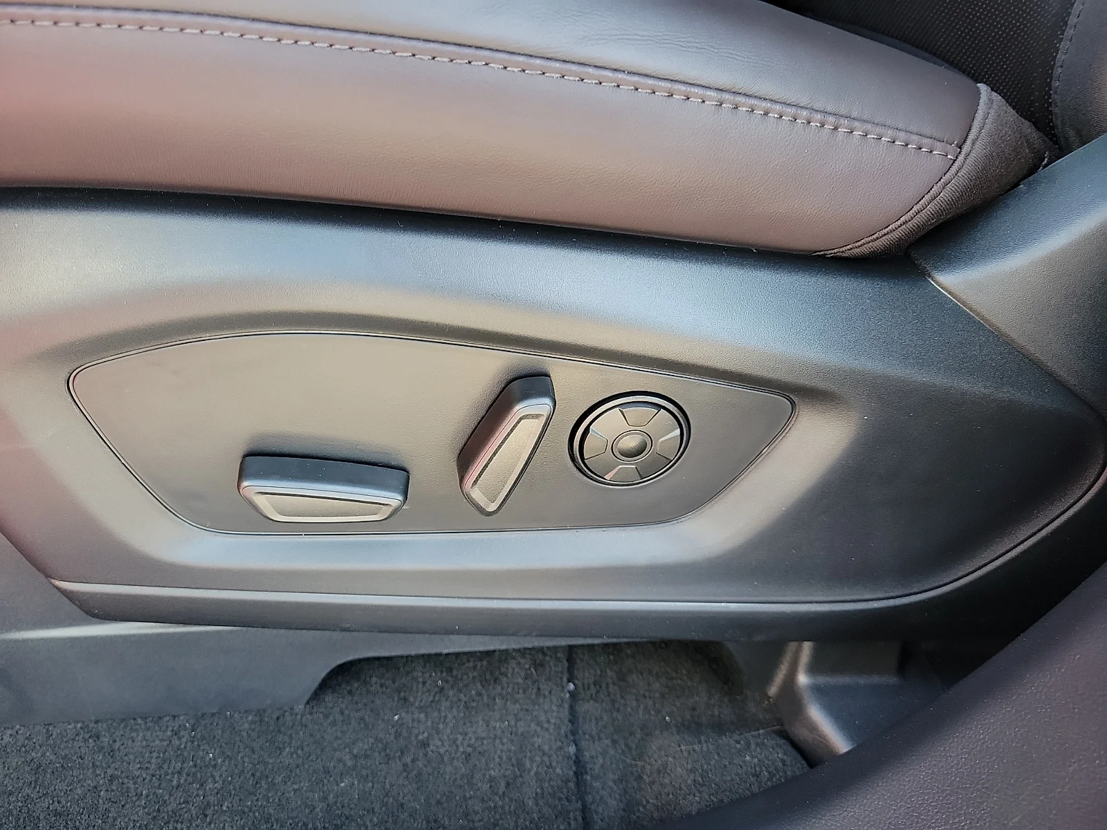 New 2027 Ruby Red Metallic Tinted Clearcoat Ford Platinum image 13