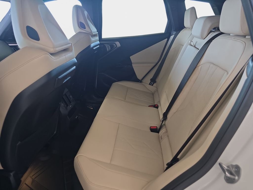New 2026 Alpine White BMW 30 xDrive image 9